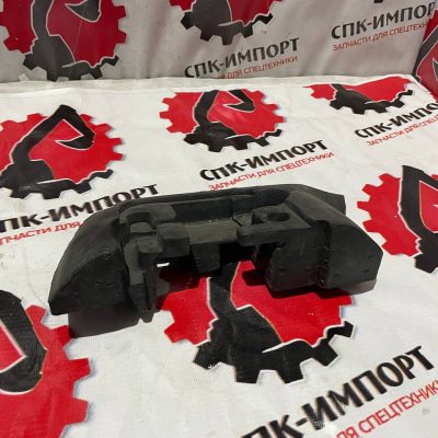 810W624100106 Кронштейн верхний правого обтекателя капота для самосвала HOWO SITRAK C7H